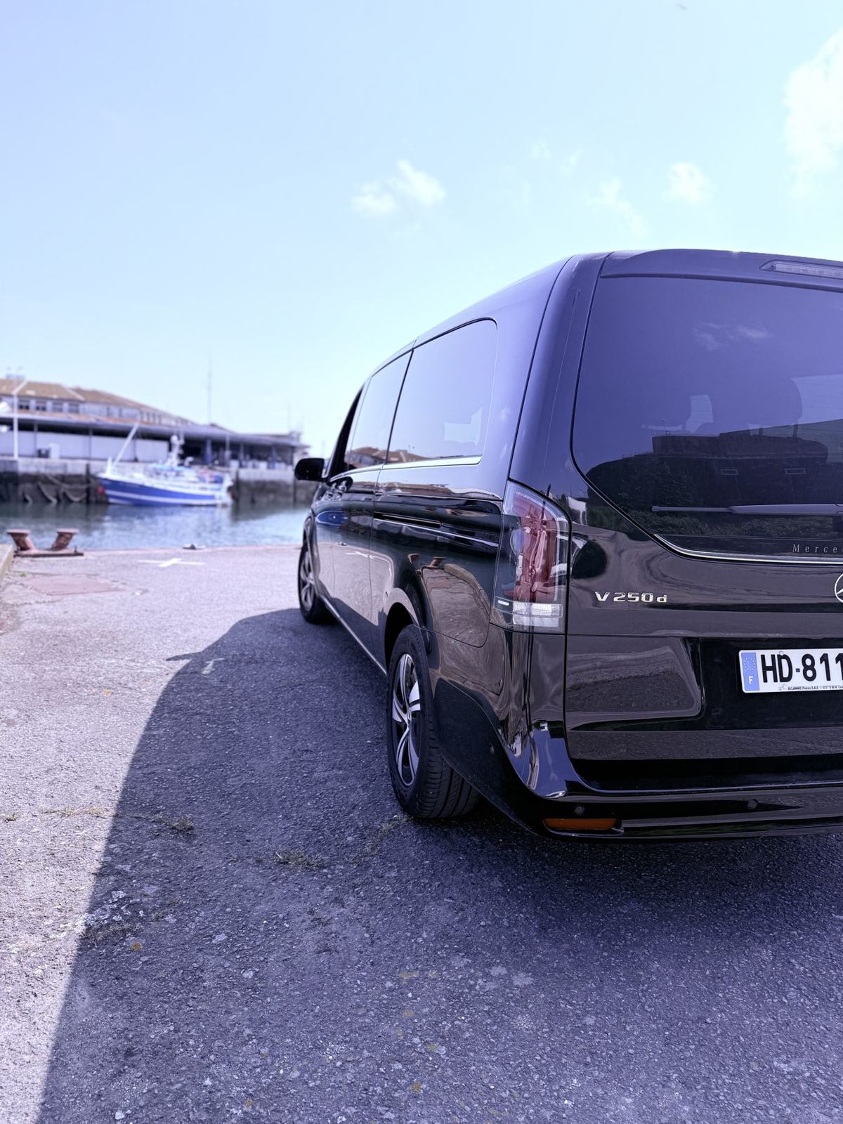 Mercedes Classe V V250d sur le quai