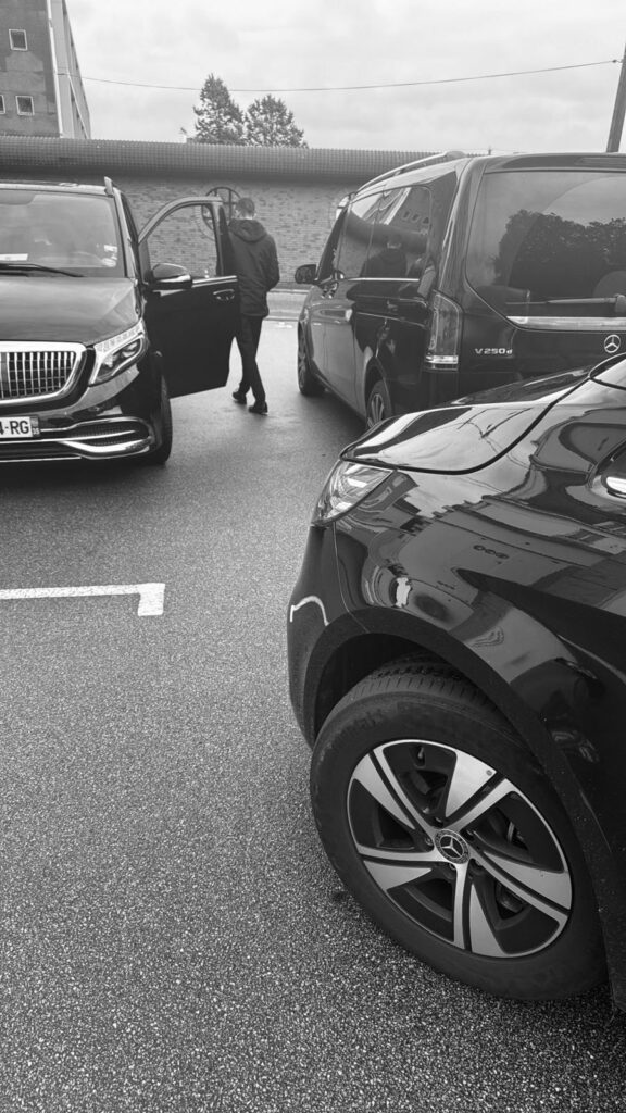 Chauffeur MY VTC LORIENT et ses deux vans Mercedes Classe V