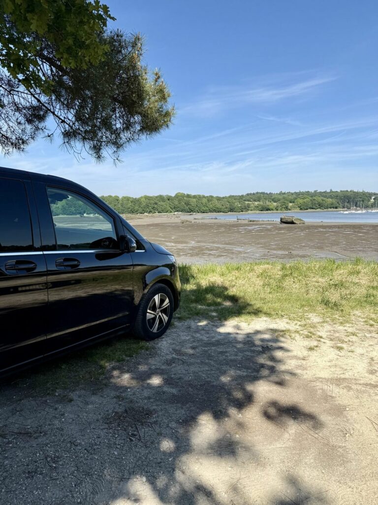Mercedes Classe V MY VTC LORIENT au bord de l'eau dans le Morbihan