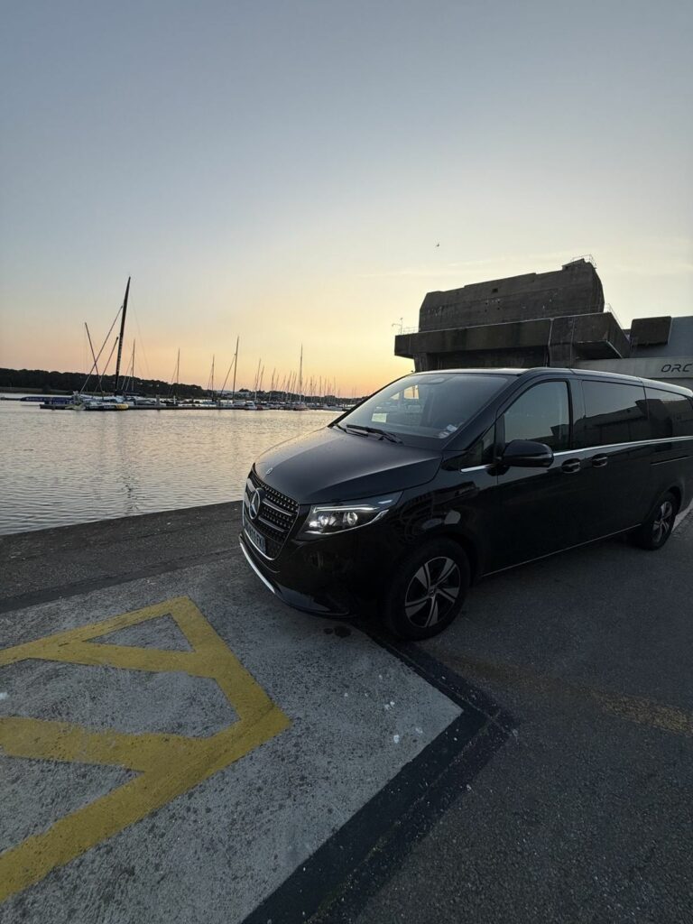Mercedes Classe V sur le port de Lorient