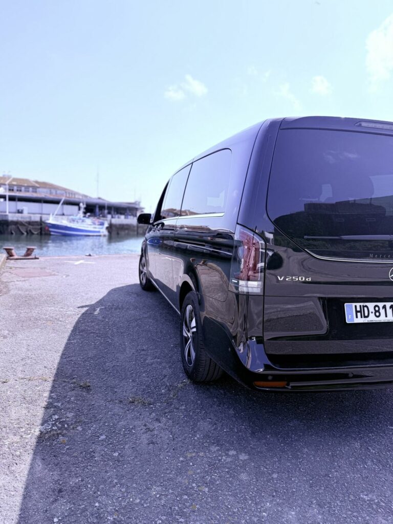 Mercedes Classe V V250d sur le quai